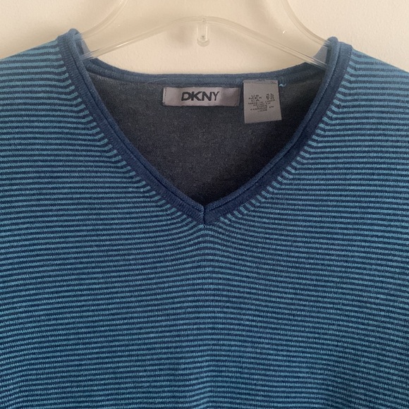DKNY soft and lightweight knit tap long sleeve pullover size XL v-neck - Picture 3 of 8